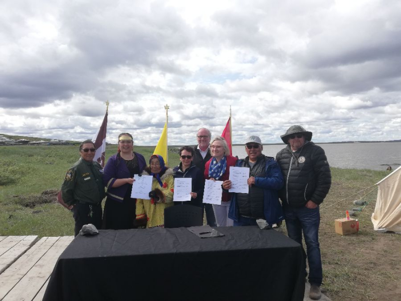 Signing Ceremony for the Umbrella Inuit Impact and Benefit Agreement (IIBA) for Canadian Heritage Rivers in Nunavut. Photo: Kevin Methuen