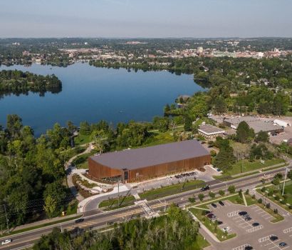 Vue aérienne du musée canadien du canot à son nouvel emplacement à Peterborough, en Ontario.